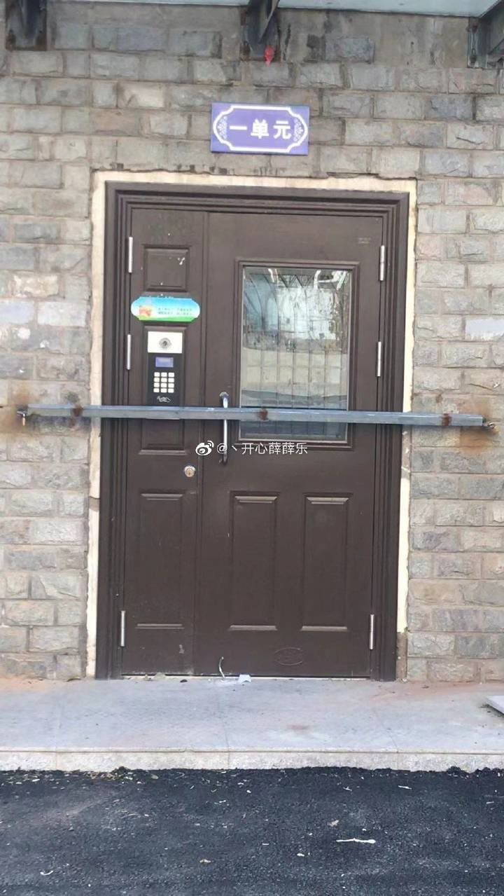 母亲跳楼 女儿想去救 为什么几十分钟没人敢开门-aqinhai-谷姐靓号网