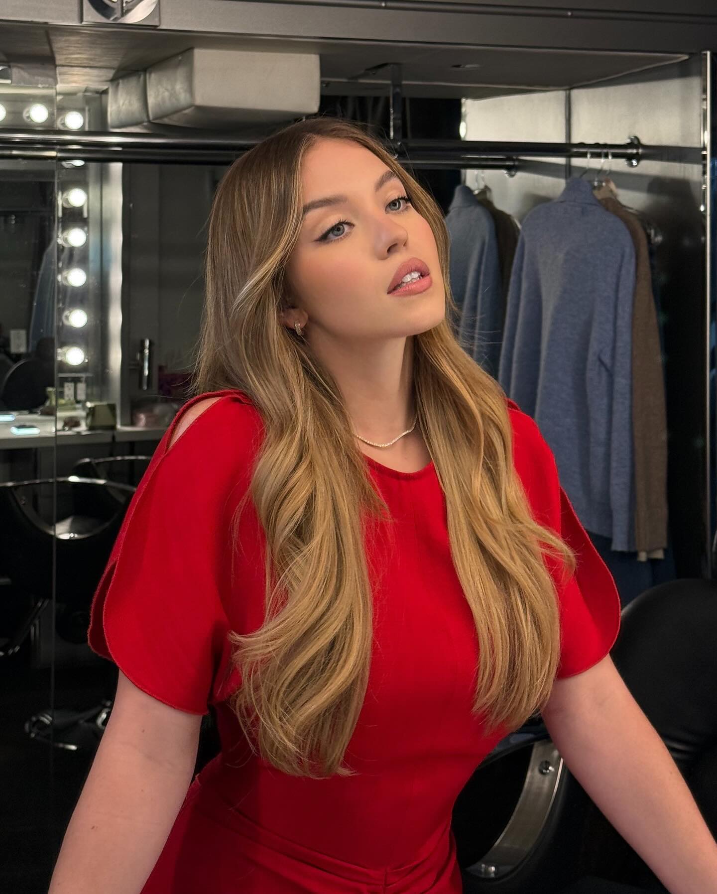 female celebrity fashion outfits