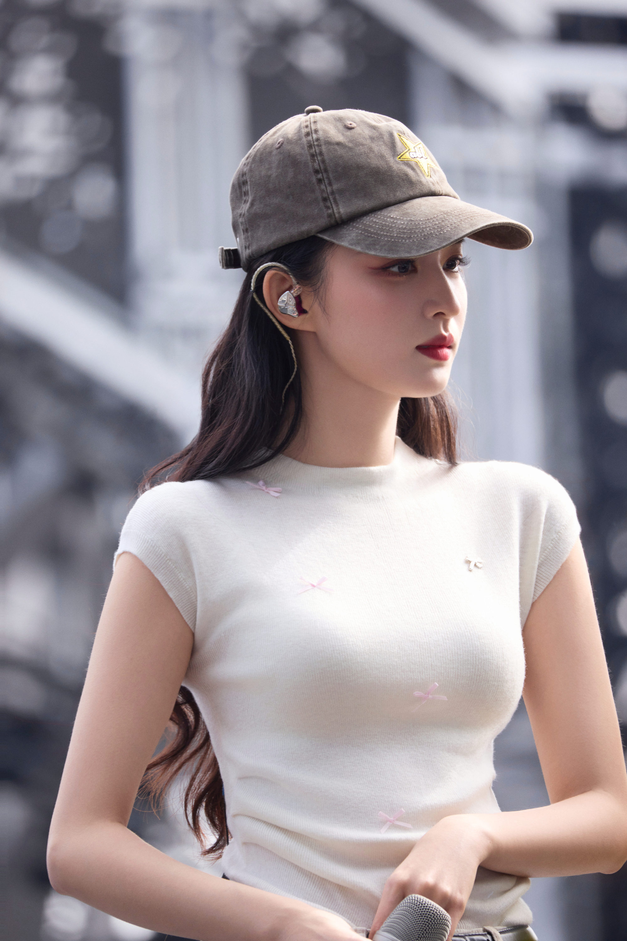 gray peaked cap white tights